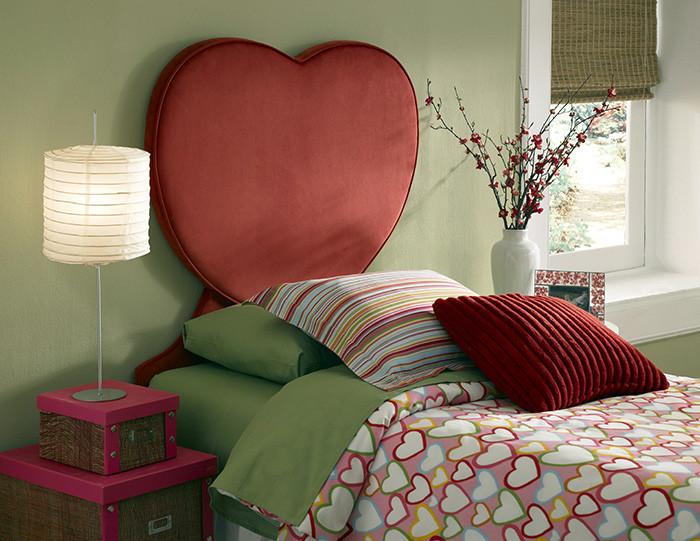 Романтична табла за легло