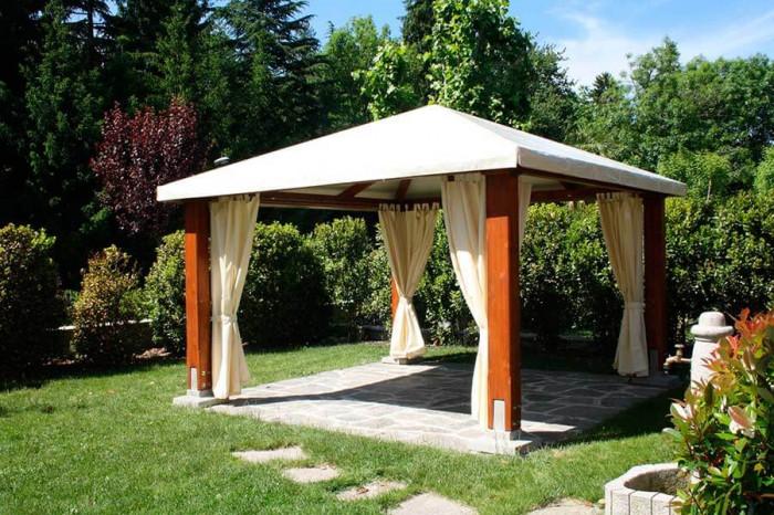 За слънчева градина поставете шатра с дървена основа