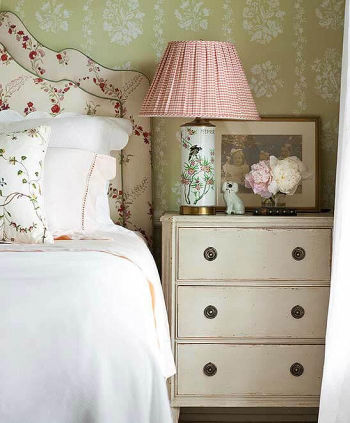 Винтидж спалня с флорални мотиви