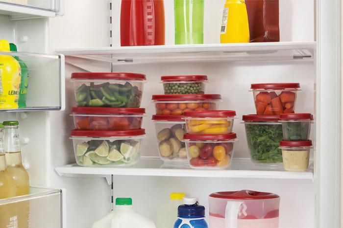 Използвайте практични кутии, за да избегнете претрупване на хладилника