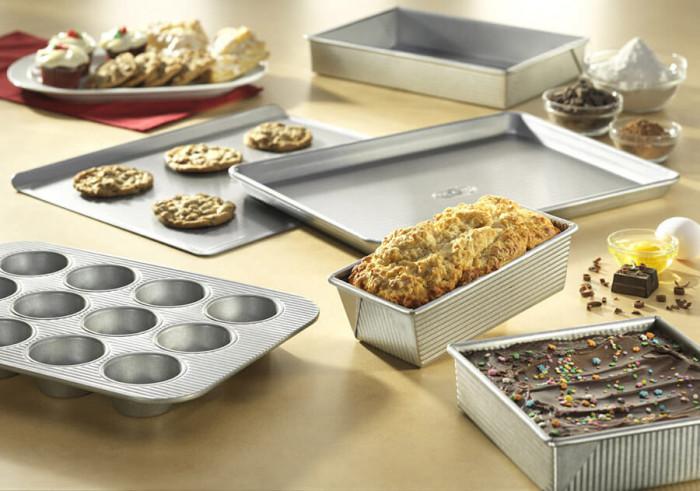 Оборудвайте домашната пекарна с комплект форми за печене