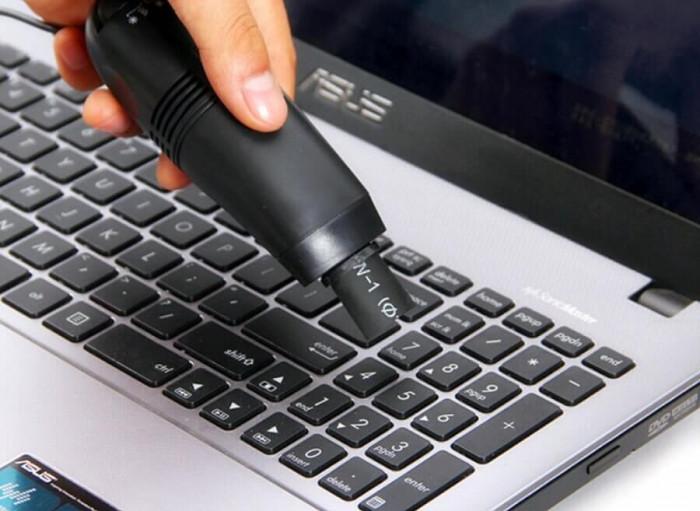 USB прахосмукачка за почистване на клавиатура