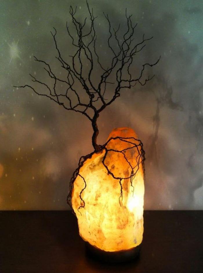 Дървото и светещият камък