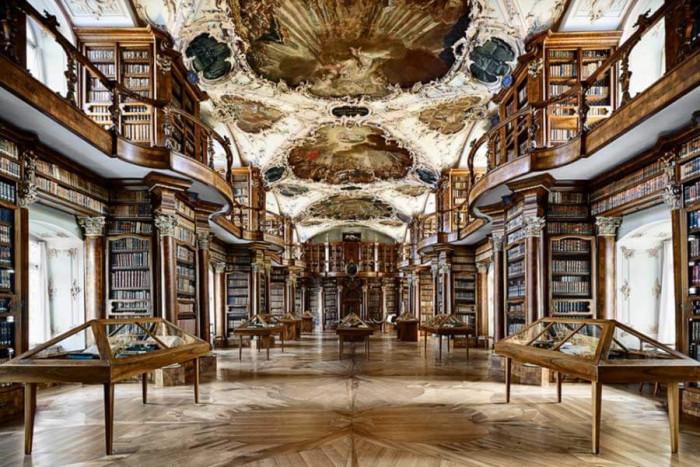 Библиотеката в манастира Свети Гал, Швейцария