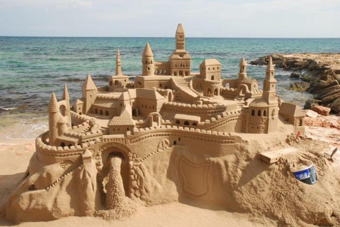Анонимен пясъчен замък