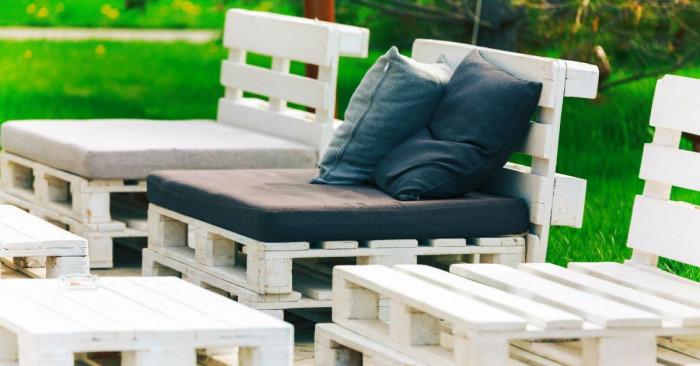 Мебели от палети за твоя уникален вътрешен двор