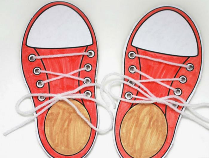 Как най-лесно да научим децата да връзват обувките си