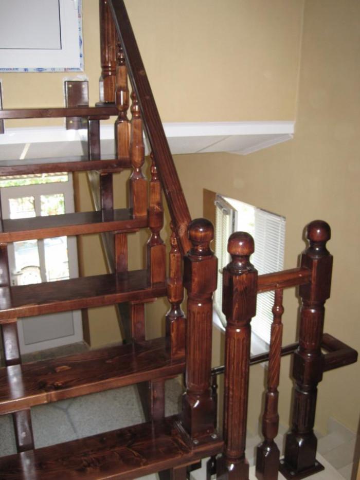 Стълбище чам парапет чам.