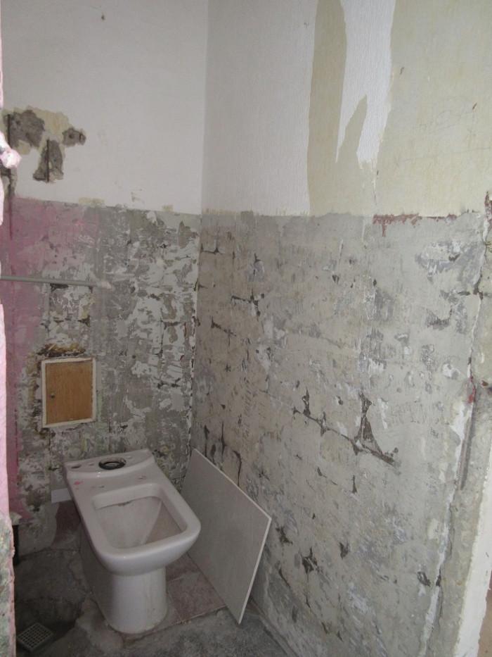 Тоалетна за ремонт