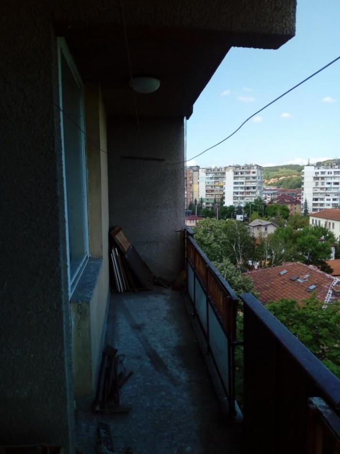 Балкон пред спална- тук трябва да се махне парапета и да се иззида с YTONG на Н=110 см.