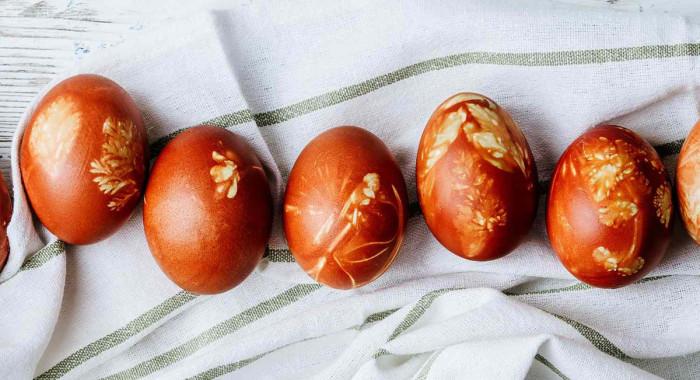 Да се върнем към миналото: как да боядисаме яйцата за Великден с естествени/природни продукти