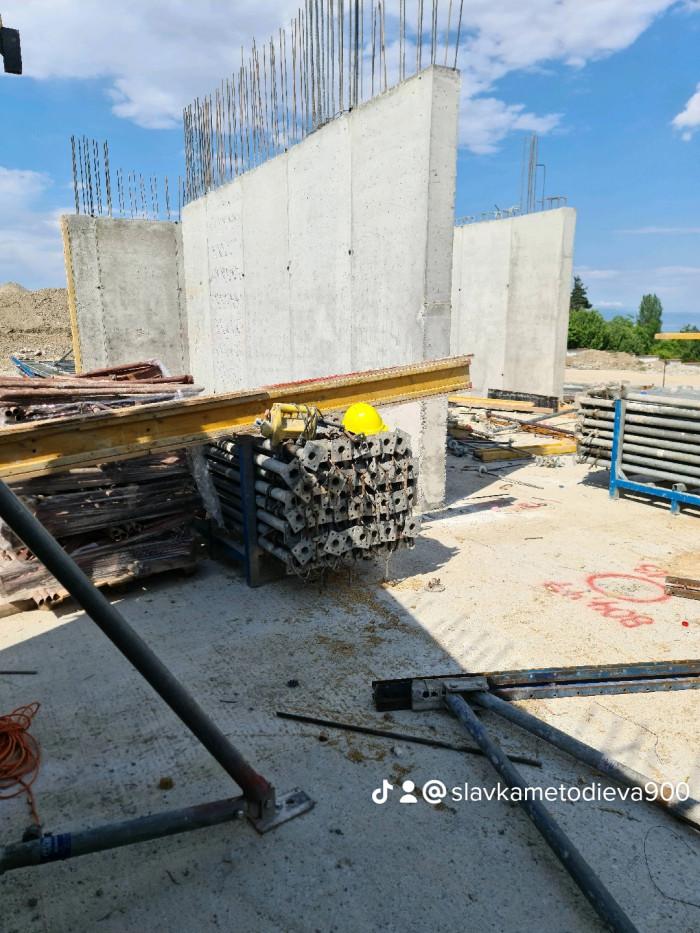 4b08d6eed107f00800254fd25eed9946_1