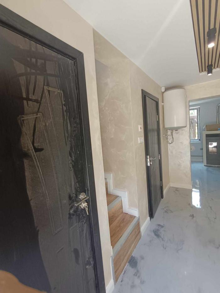 Окачен таван с ламперия