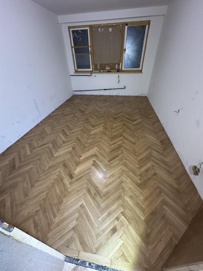 и лакиран под