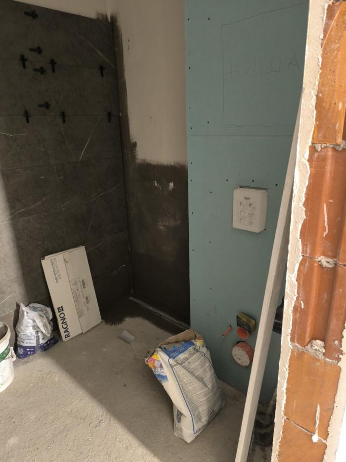 Лепене на гипсокартон и плочки в баня