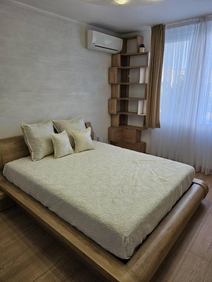 Секция за книги по желание на клиента.