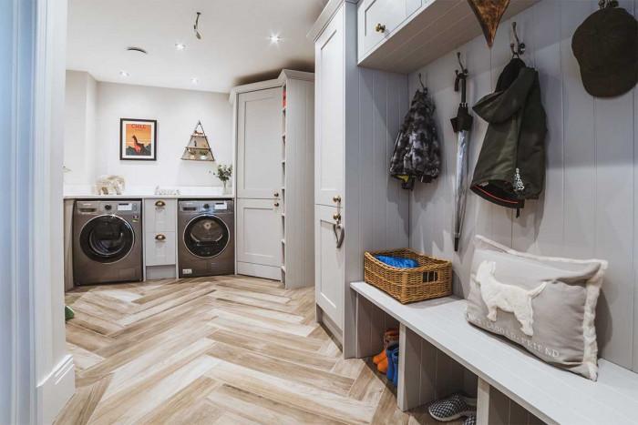 Скрийте и опростете с персонализирани шкафове