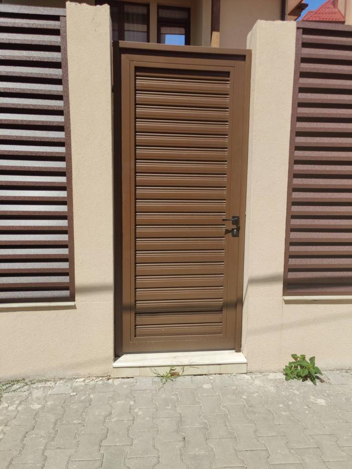 Пешеходна врата с пълнеж от стоманени ламели