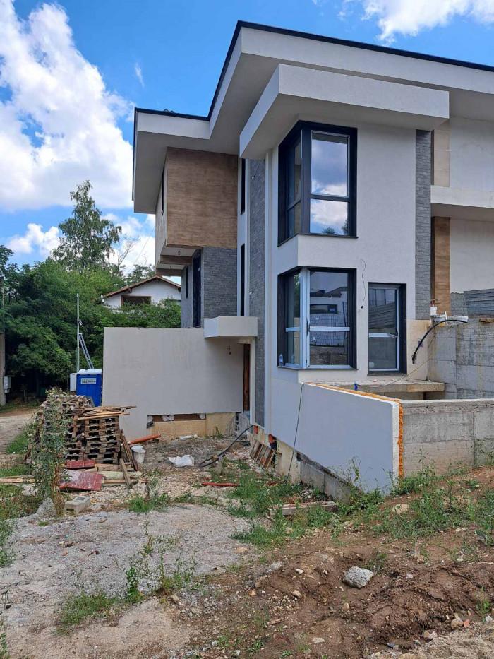 IMG-a8d83d72593a7642cb54bb7209d95ff0-V