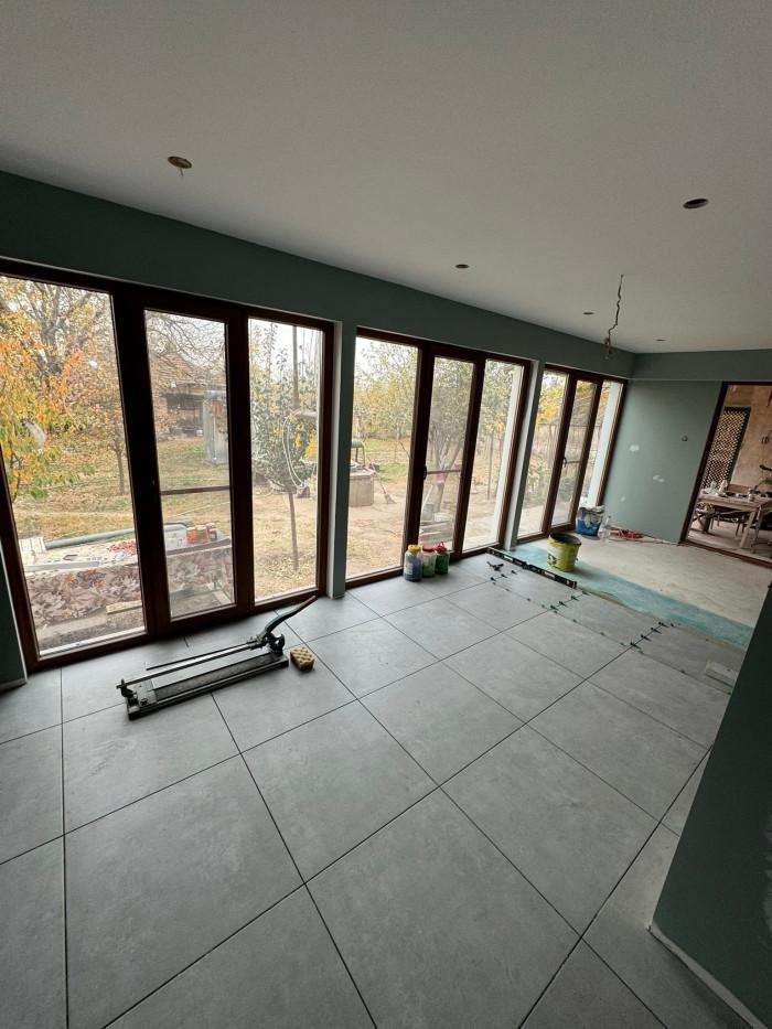 Полагане на плочки