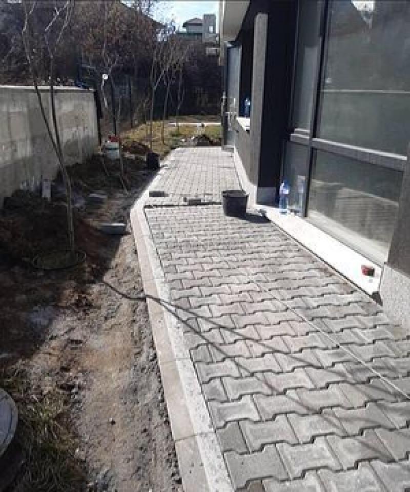 9396380_128681710_medium