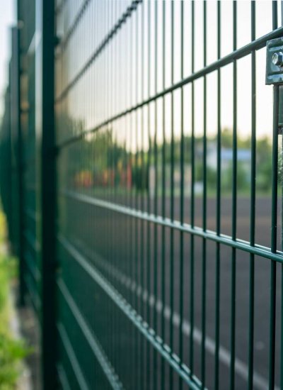 Изграждане на ограда с мрежа