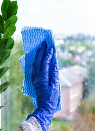 Почистване на прозорци