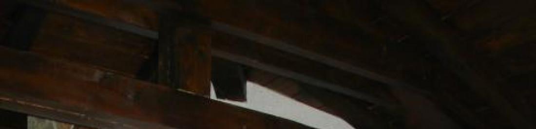 Камина с вградена тухлена пещ.