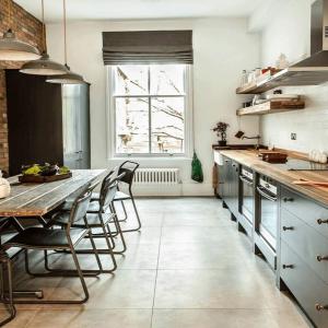 Каменна индустриална кухня