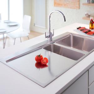 Не обръщайте гръб на своите гости