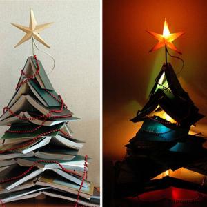 Коледно дърво от книги