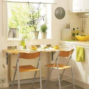 Масичка за стена в кухнята