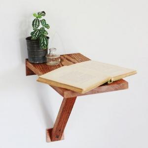 Масичка за стена в спалнята