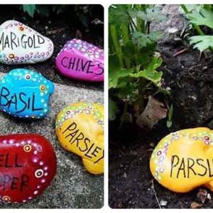 Боядисани камъчета в градина