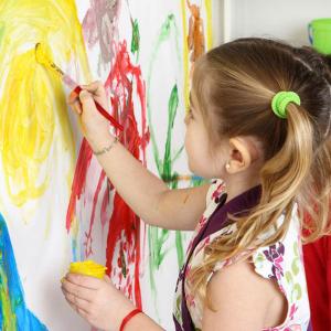 Подкрепете творческия дух на детето с качествени боички, пастели и други