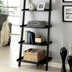 Подредете книгите си върху стара стълба