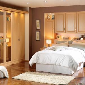 Спалня, впечатляваща с функционалност и естетика