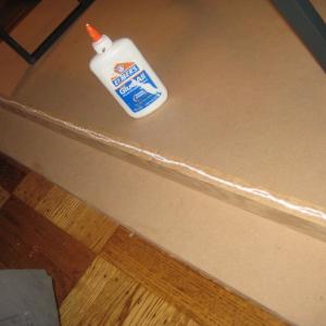 Стъпка 1: Залепете дървените блокове за дъската