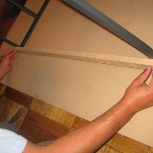 Стъпка 5: Закрепете дъската за подпорите