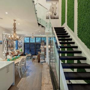 Вертикална градина на стълбището