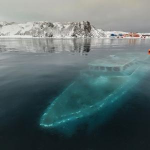Изоставената яхта в Антарктида