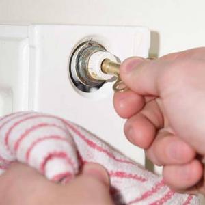 Радиаторът загрява наполовина. Как да решим този проблем?