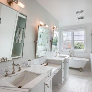 Открийте подходящия ъгъл с подвижни огледала за баня