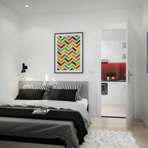 Малка, но комфортна спалня в черно и бяло