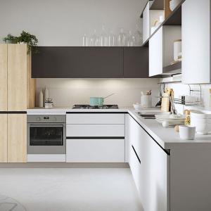 Заложете на масивни мебели с изчистен дизайн