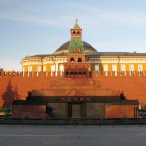 Страховити сгради от времето на комунизма, които още се използват