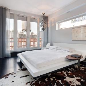 Разкошна спалня със съвременен дизайн