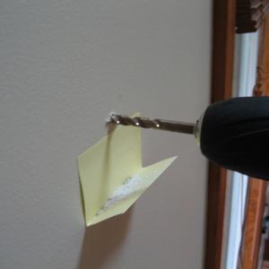 Използвайте самозалепващо листче за излишната пепел