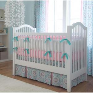 Нежна, стилна и красива визия за бебешкото легло на вашето мъниче!