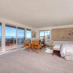 Спалня с кът за почивка